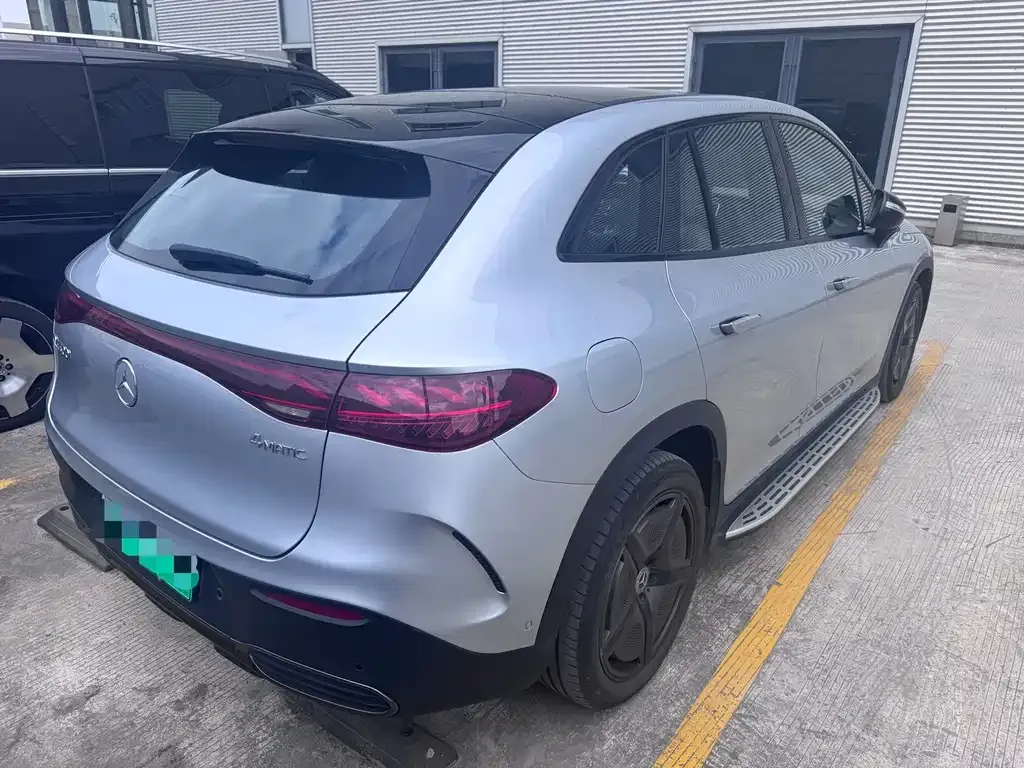 Mercedes-Benz EQE SUV — фото 4