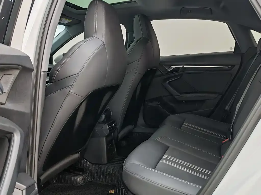 Audi A3 2023 из CN, фото 2