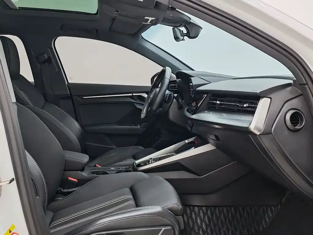 Audi A3 2023 из CN, фото 8