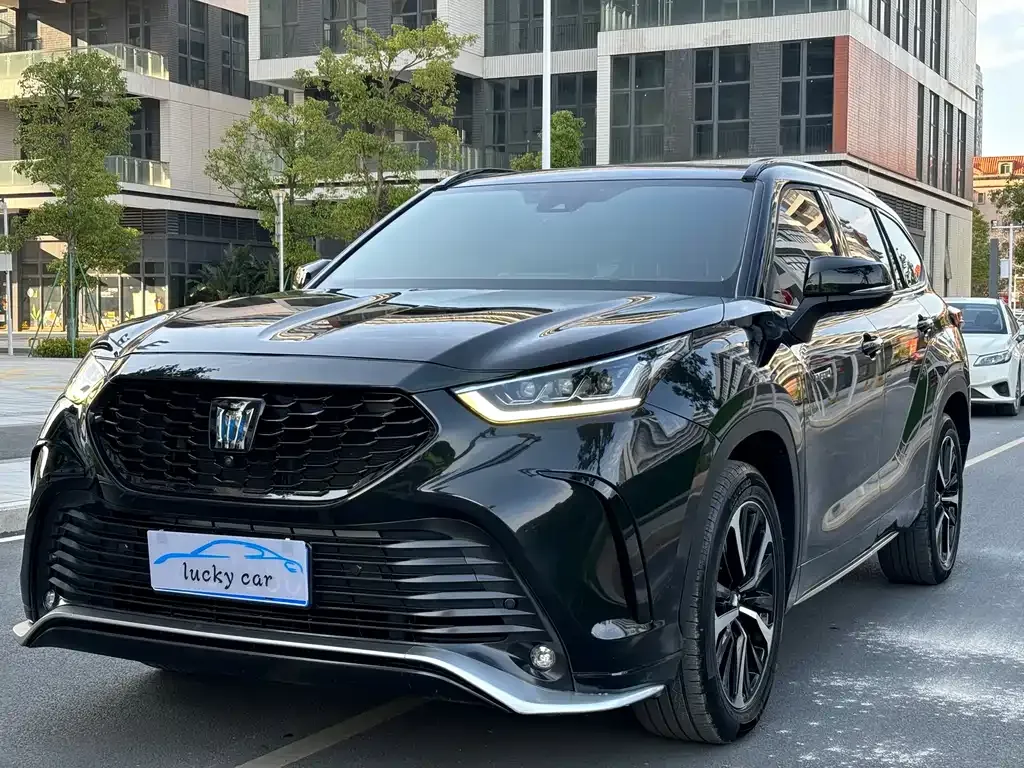 Toyota Crown Kluger 2022 из CN, фото 1