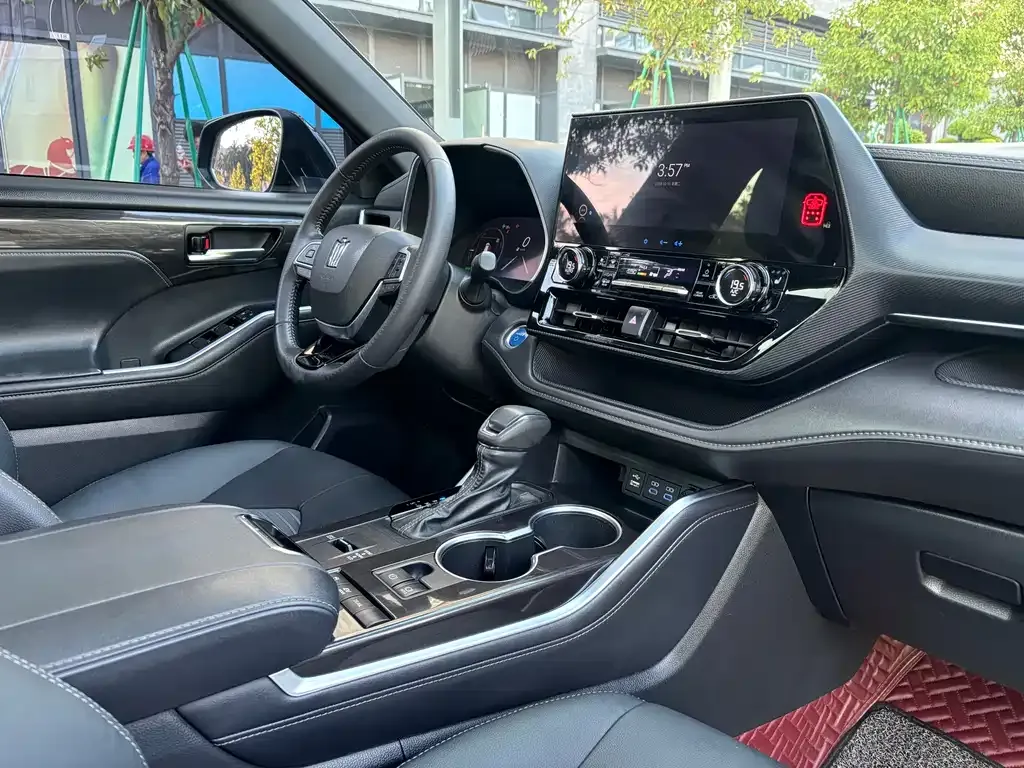 Toyota Crown Kluger 2022 из CN, фото 4
