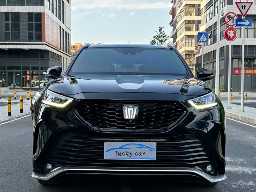 Toyota Crown Kluger 2022 из CN, фото 2