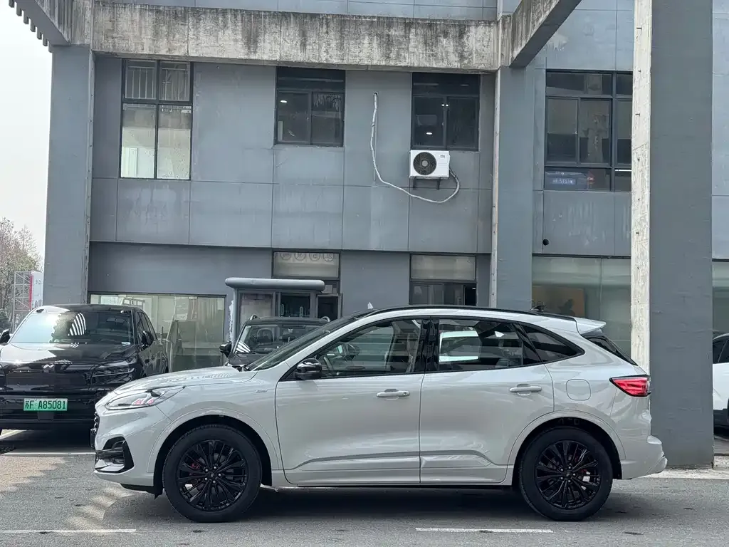 Ford Escape 2023 из CN, фото 5