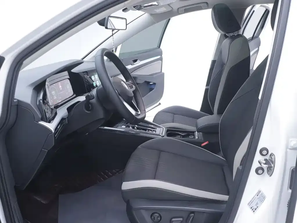 Volkswagen Golf 2022 из CN, фото 5