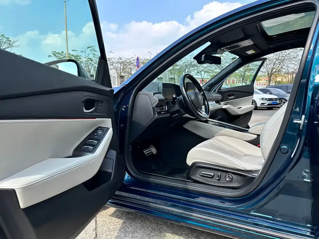 Honda Inspire PHEV 2023 из CN, фото 10