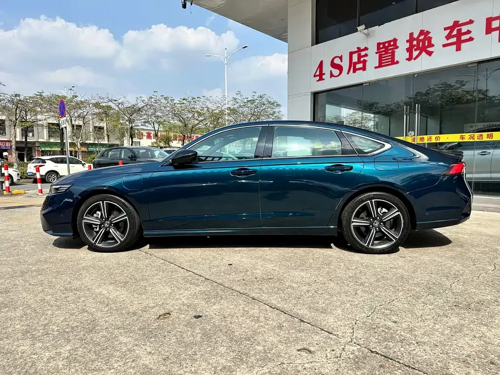Honda Inspire PHEV 2023 из CN, фото 2