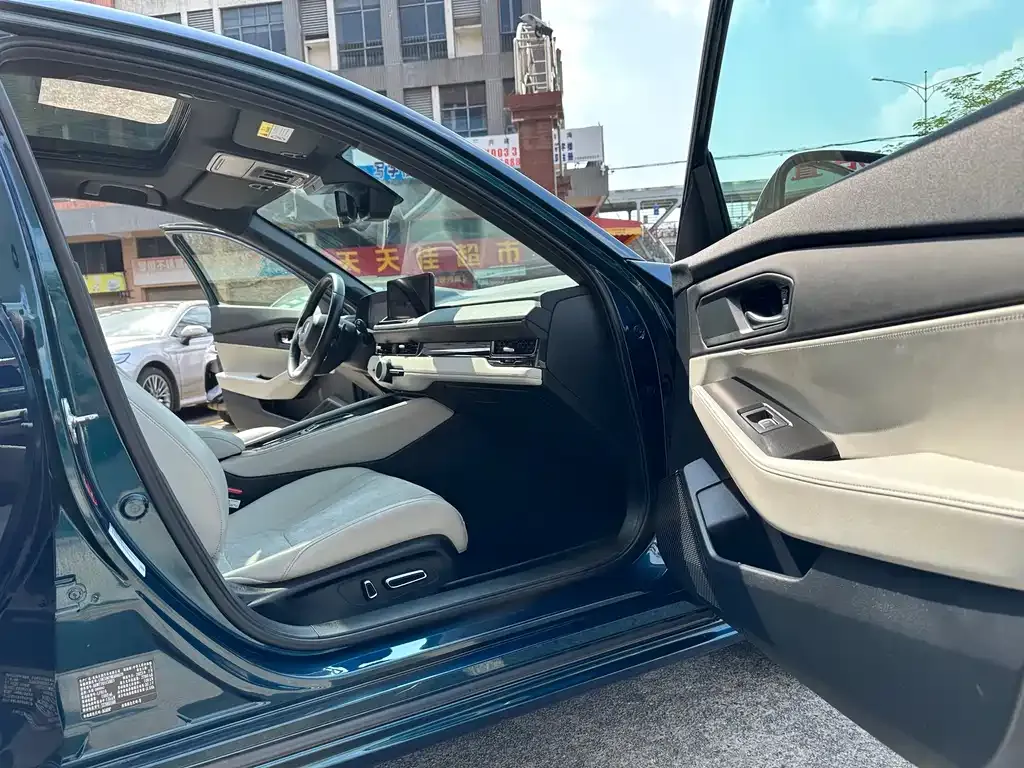 Honda Inspire PHEV 2023 из CN, фото 4