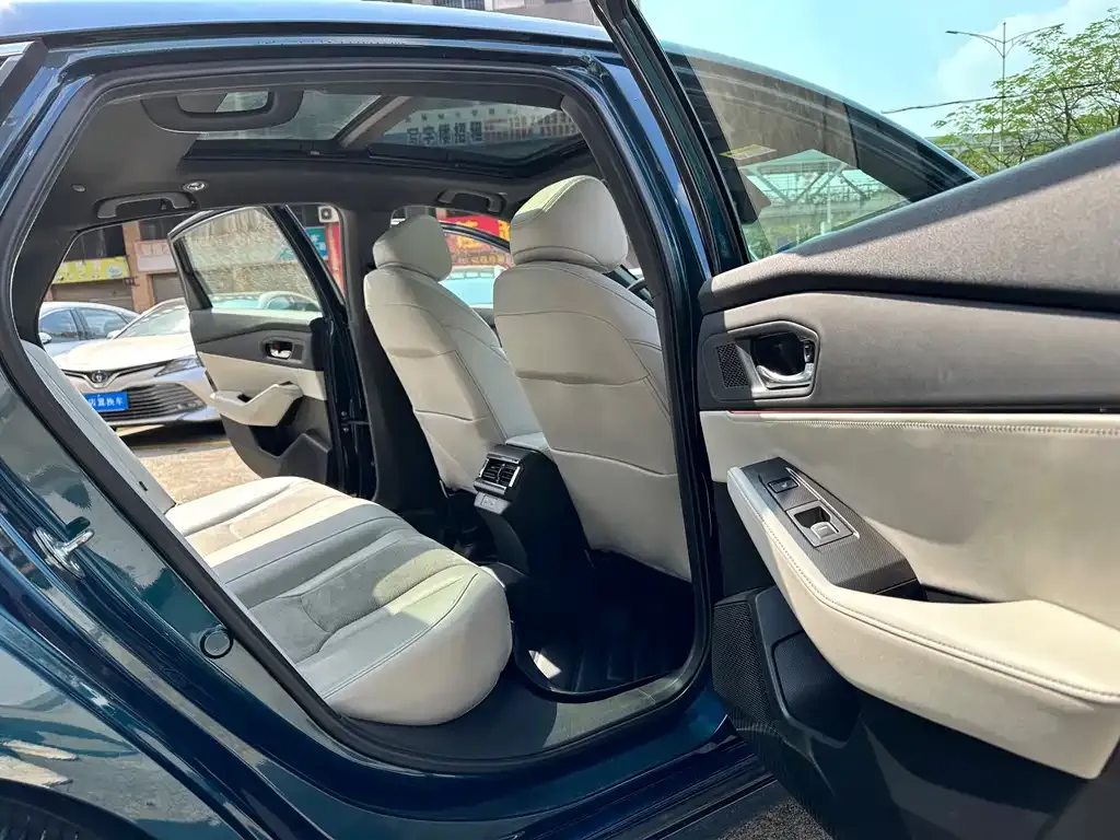 Honda Inspire PHEV 2023 из CN, фото 3