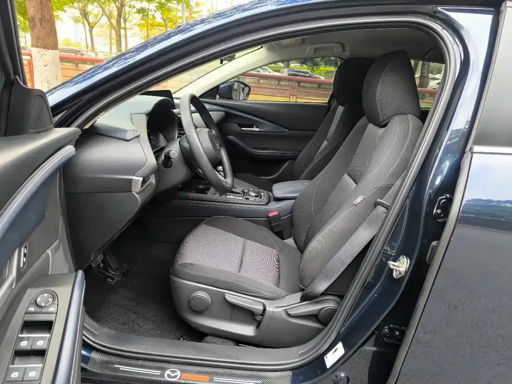 Mazda CX-30 2021 из CN, фото 7