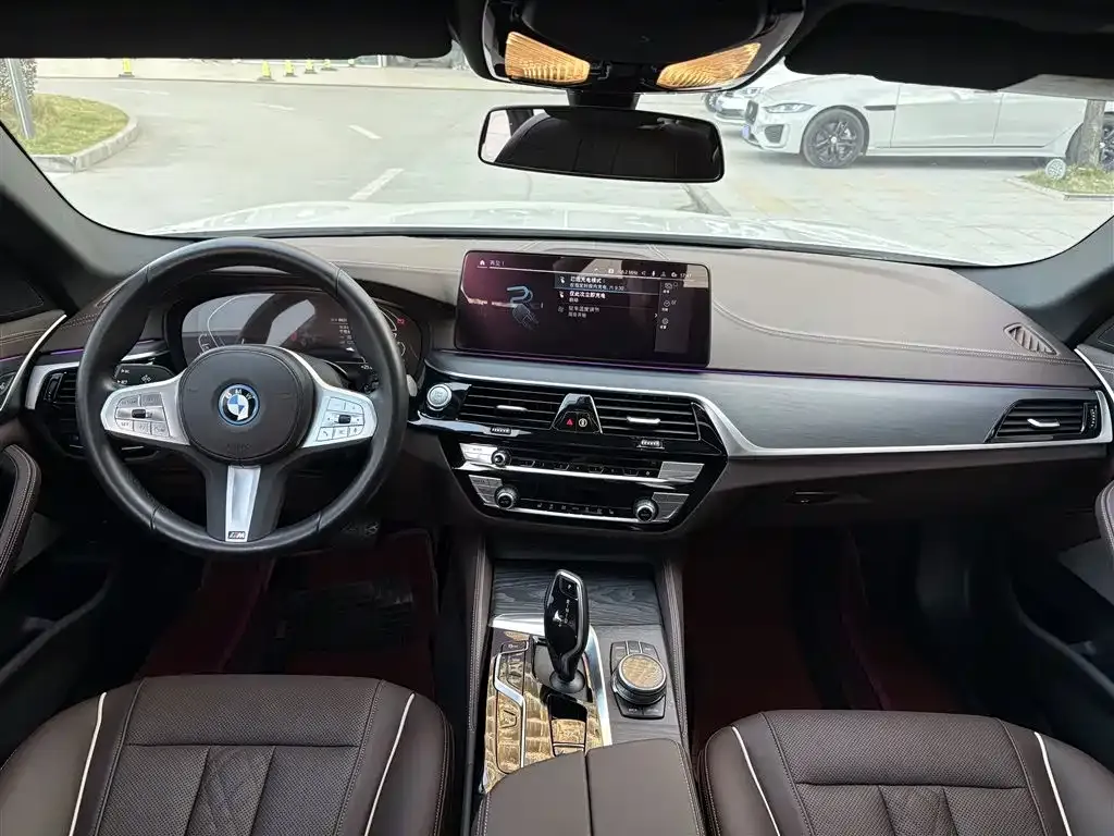 BMW 5 Series New Energy — фото 8