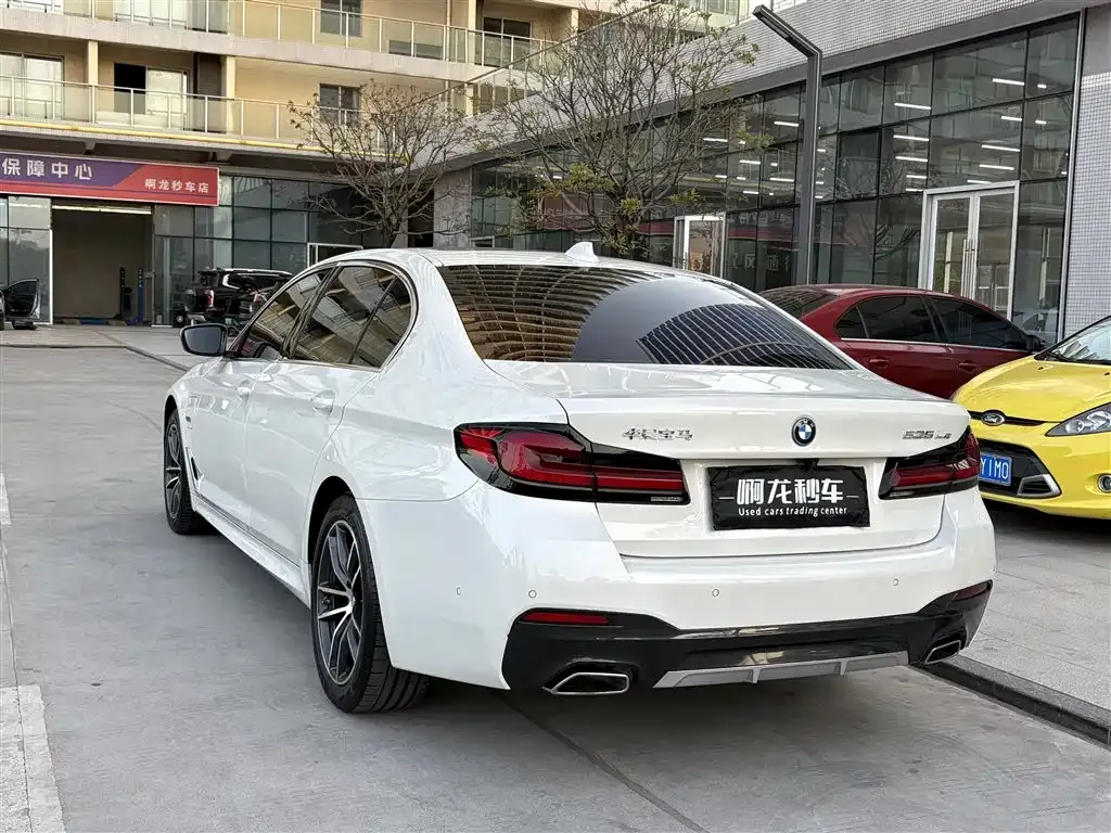 BMW 5 Series New Energy — фото 9