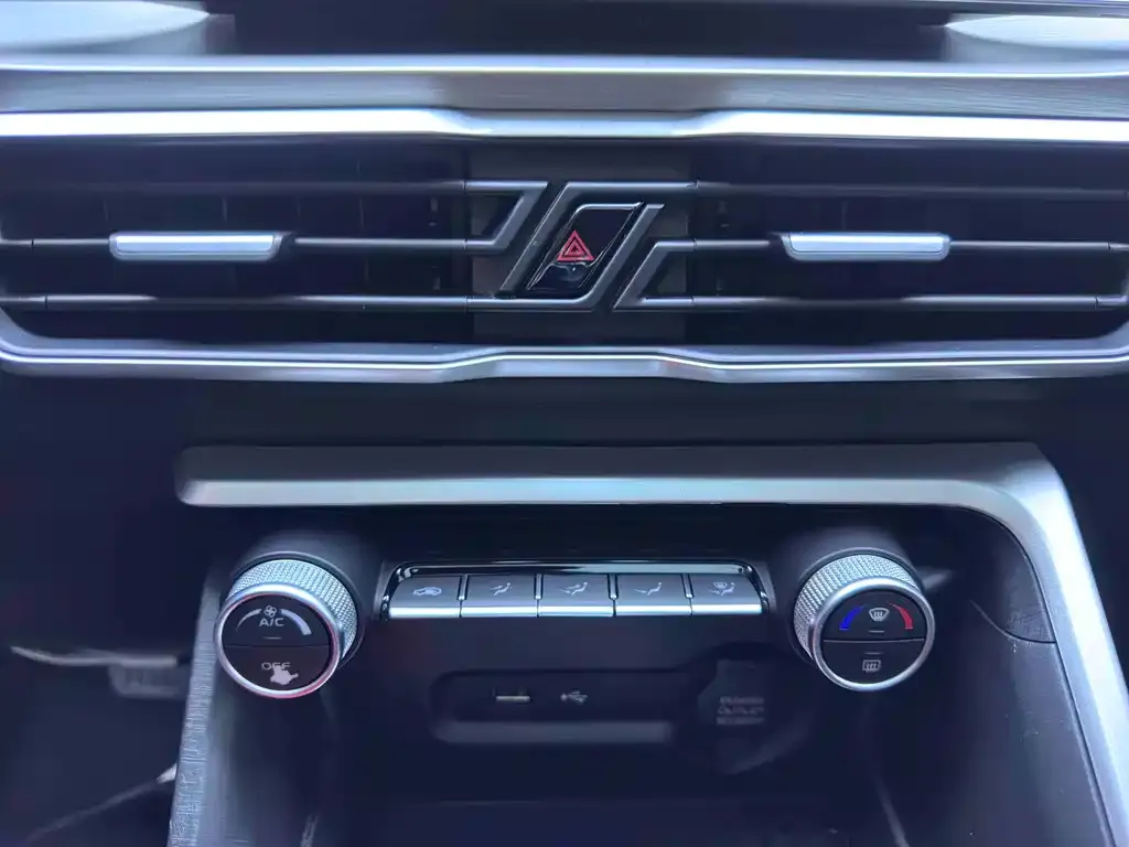 Geely Binyue 2022 из CN, фото 2