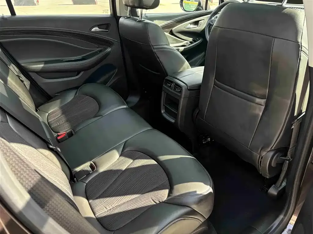 Buick Envision Plus — фото 9