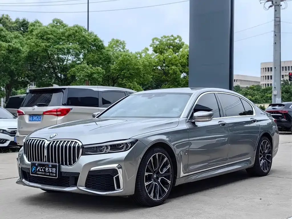 BMW 7 Series — фото 1