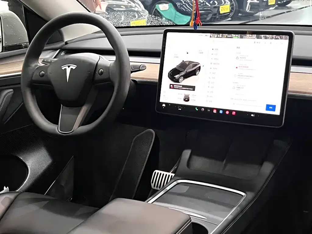 Tesla Model Y — фото 5