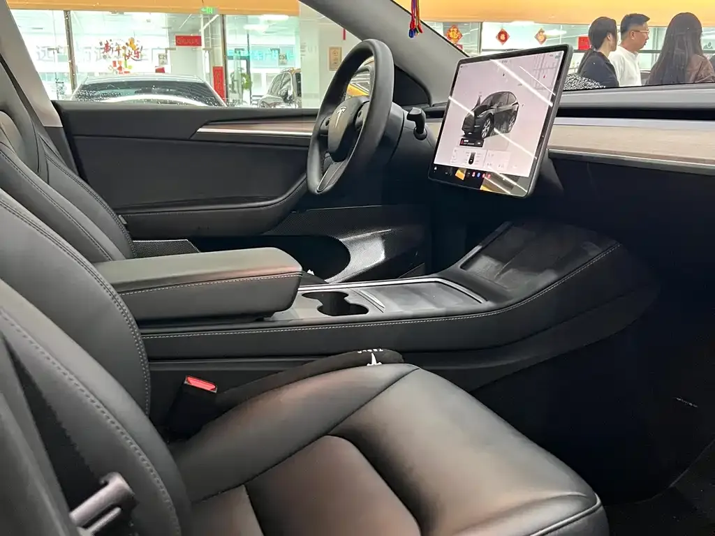 Tesla Model Y — фото 4