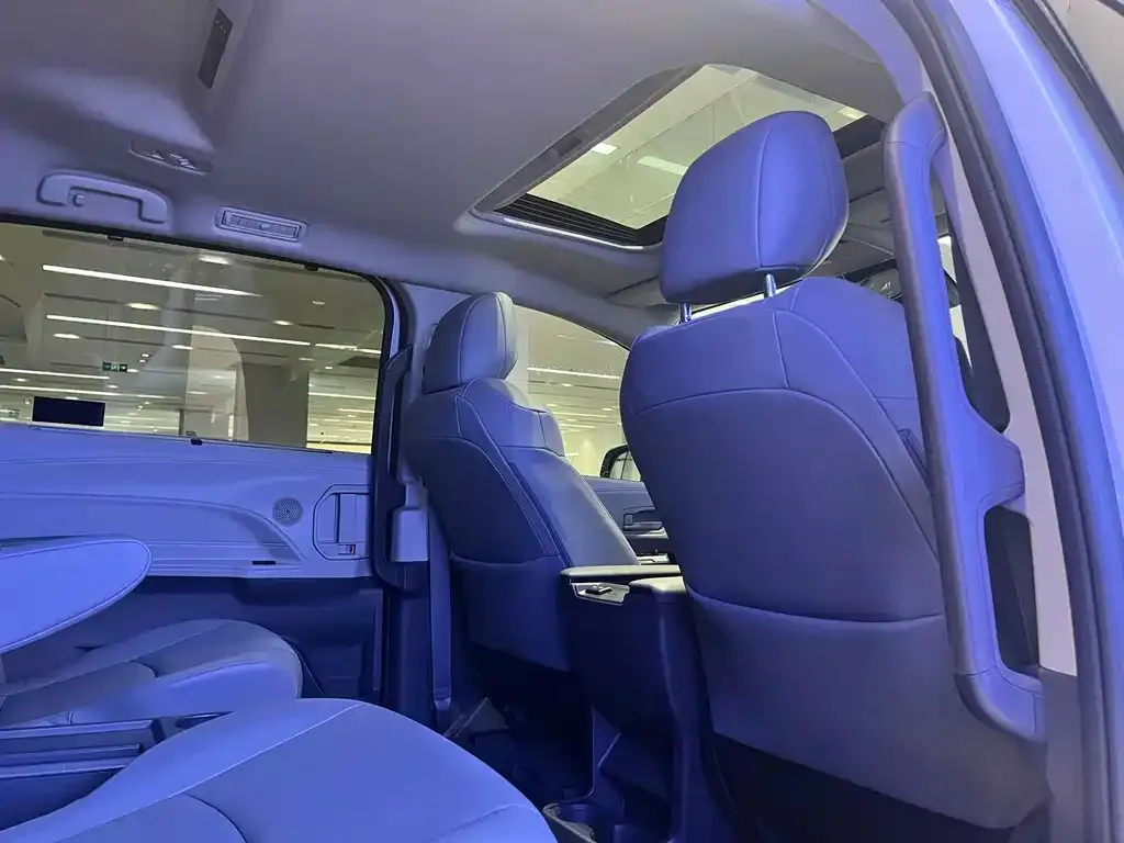 Toyota Granvia — фото 5