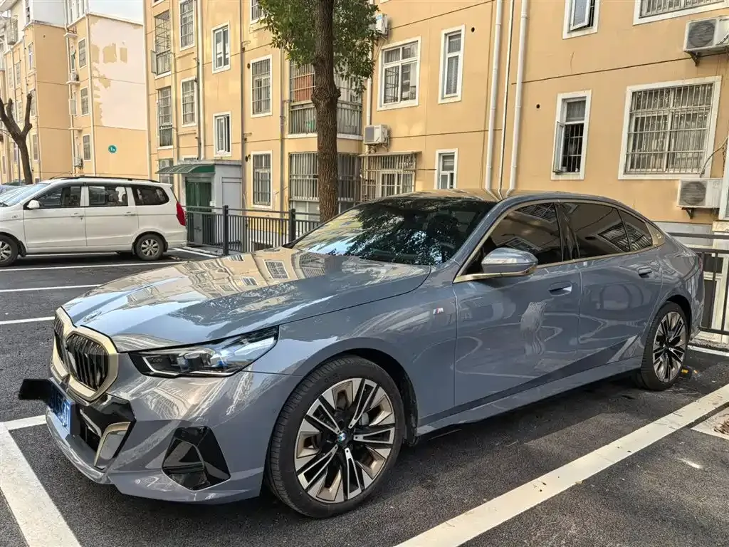 BMW 5 Series 2025 из CN, фото 3