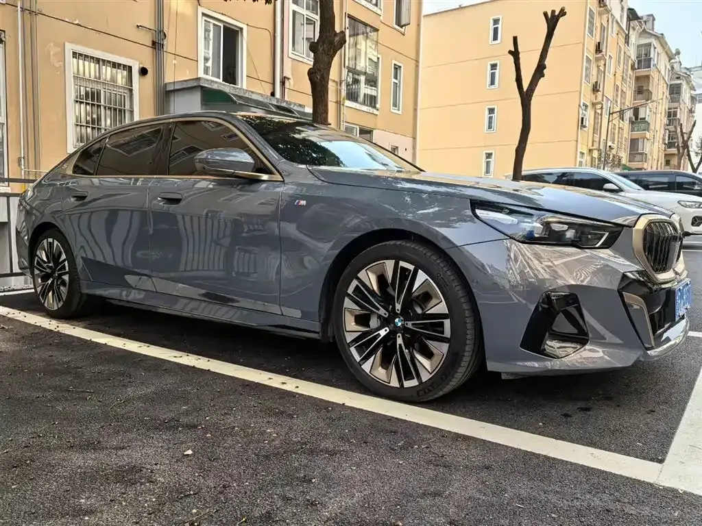 BMW 5 Series 2025 из CN, фото 6