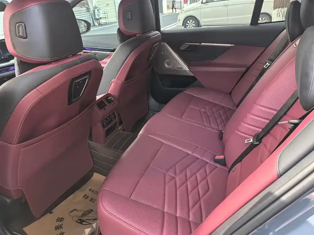 BMW 5 Series 2025 из CN, фото 2