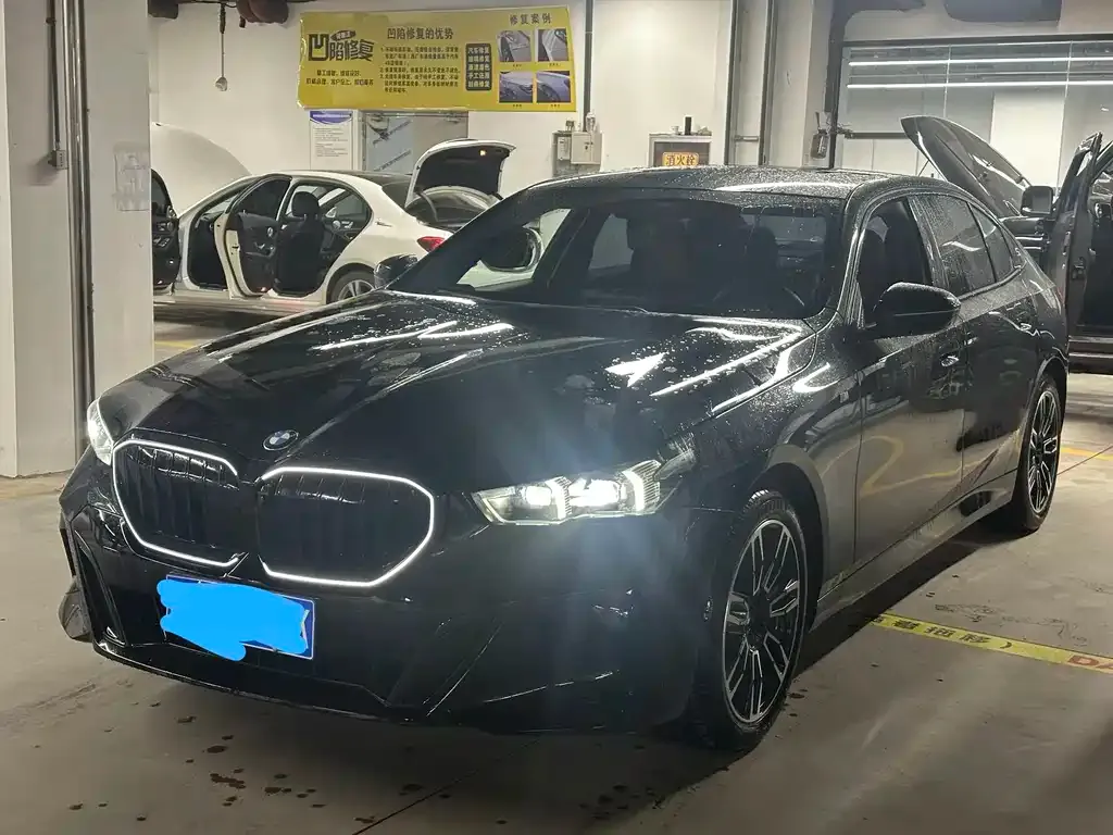 BMW 5 Series 2025 из CN, фото 1