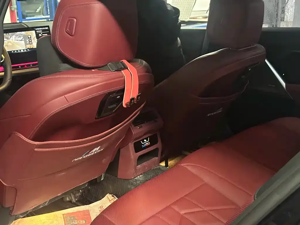 BMW 5 Series 2025 из CN, фото 2
