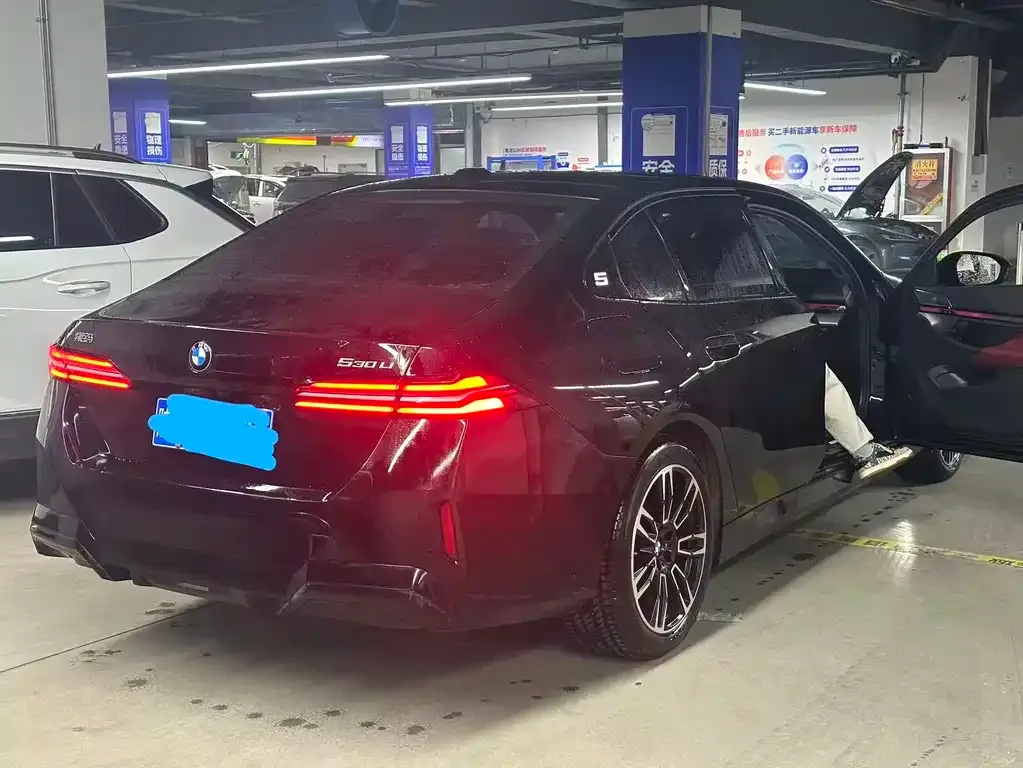 BMW 5 Series 2025 из CN, фото 7