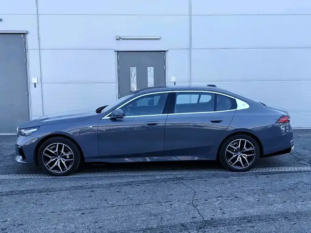 BMW i5 — фото 6