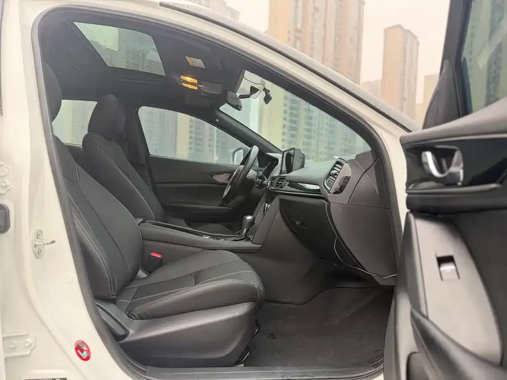 Mazda CX-4 2023 из CN, фото 3