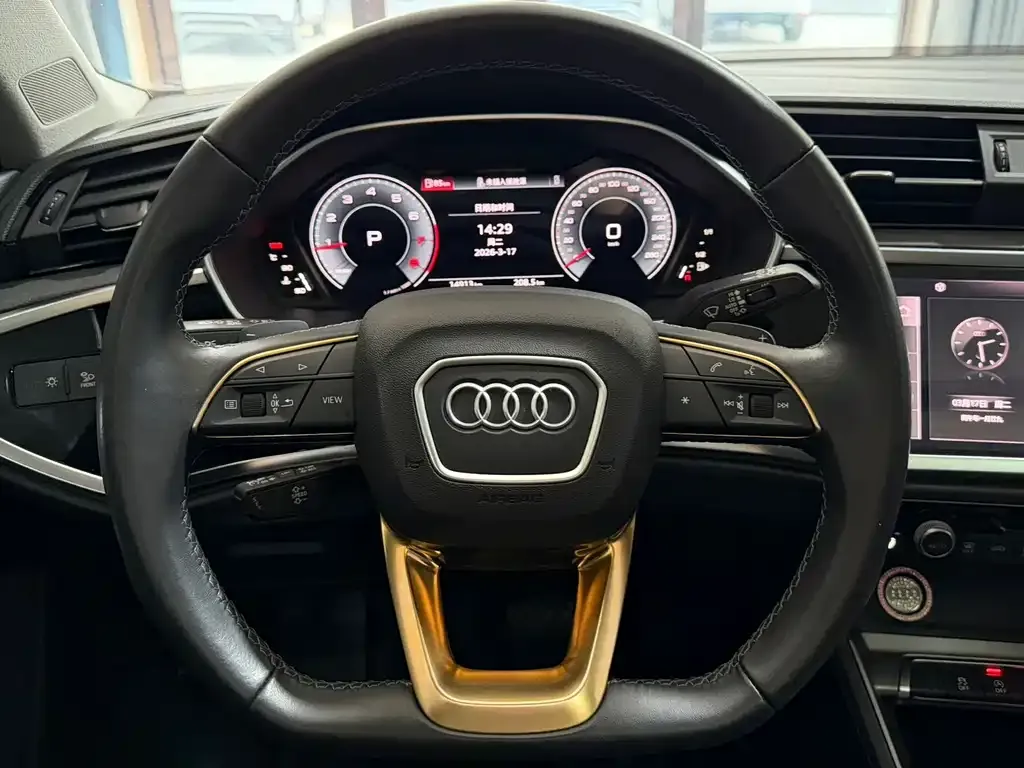 Audi Q3 — фото 10