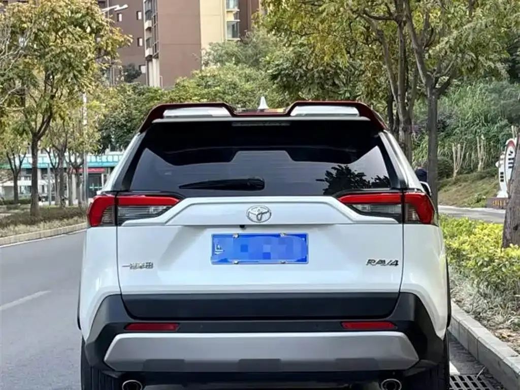 Toyota RAV4 — фото 4