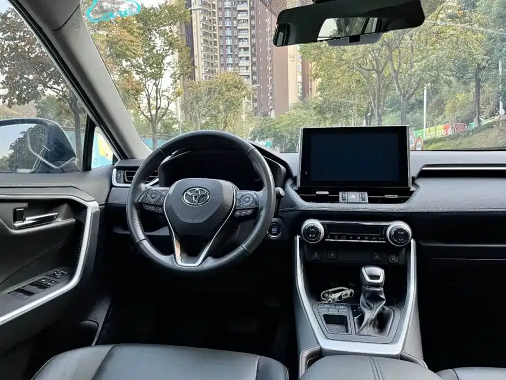 Toyota RAV4 — фото 3