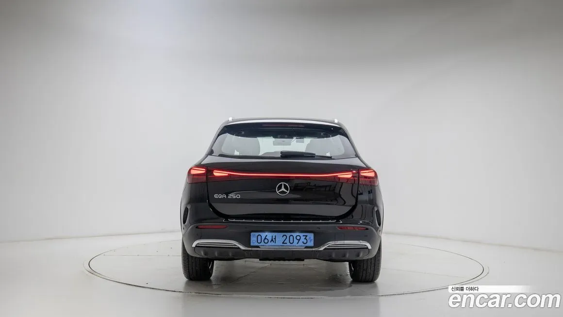 Mercedes-Benz EQA — фото 10