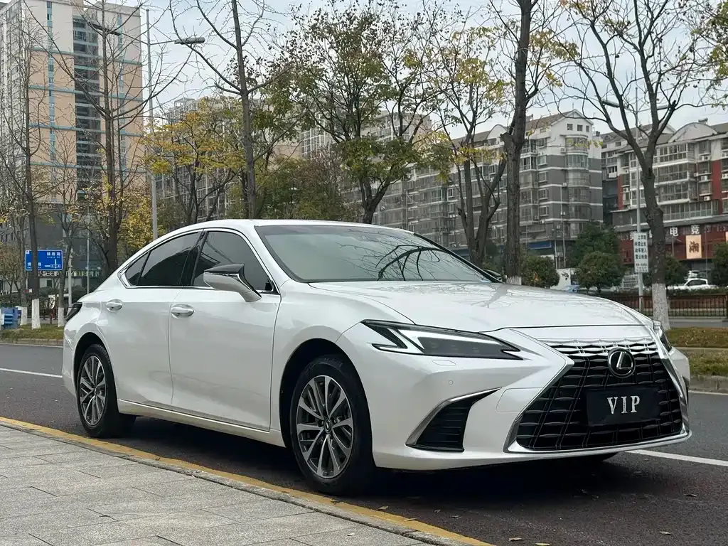 Lexus ES — фото 10