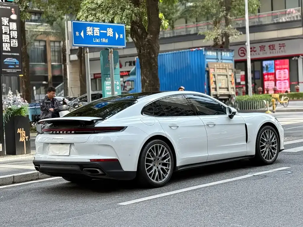 Porsche Panamera 2025 из CN, фото 5