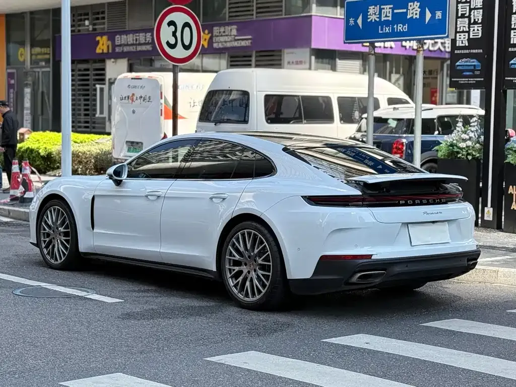 Porsche Panamera 2025 из CN, фото 10