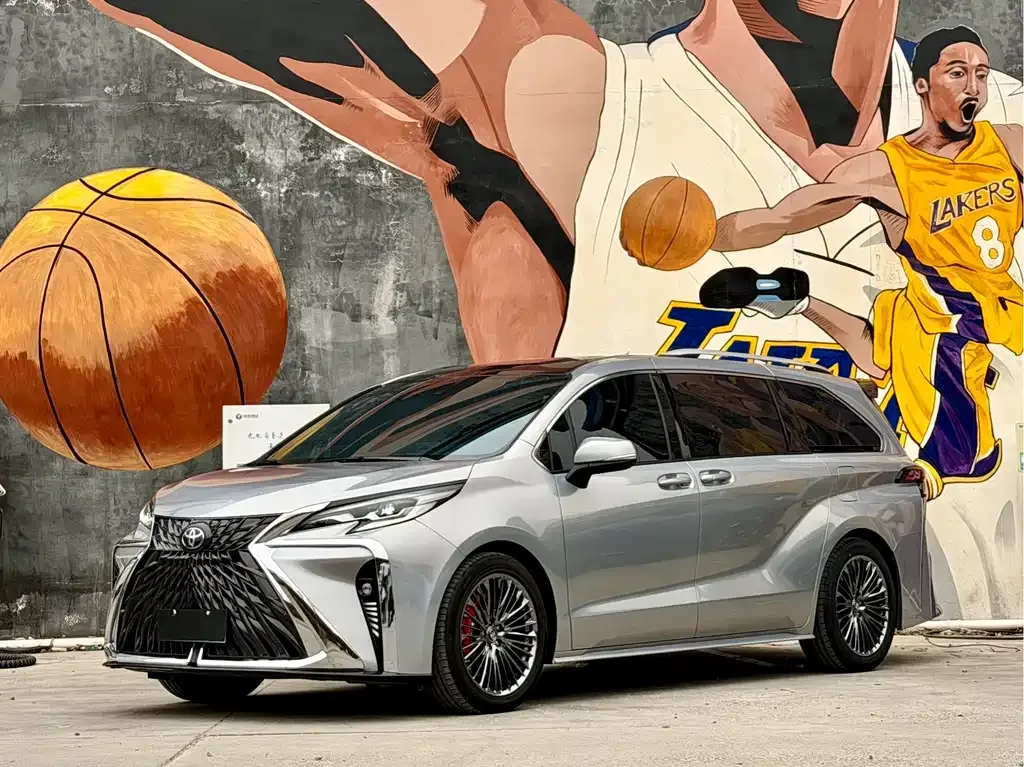Toyota Sienna 2023 из CN, фото 1