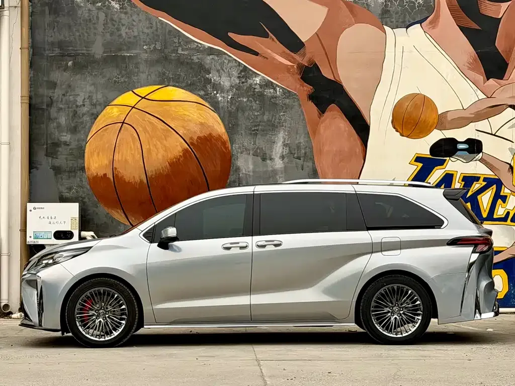 Toyota Sienna 2023 из CN, фото 8