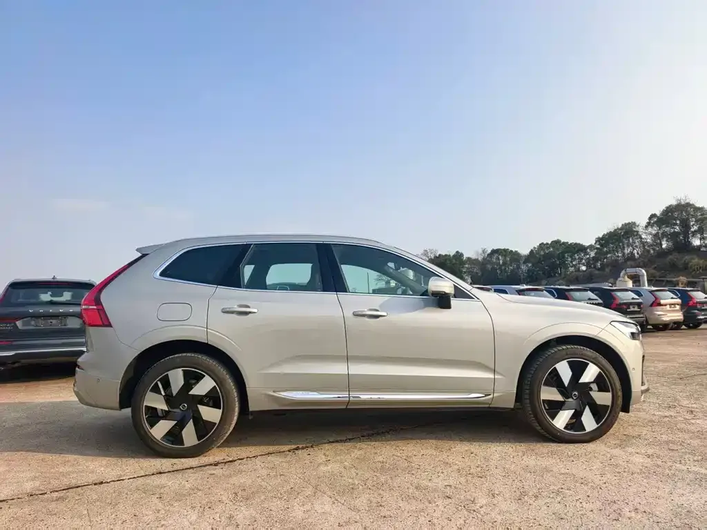 Volvo XC60 PHEV — фото 2
