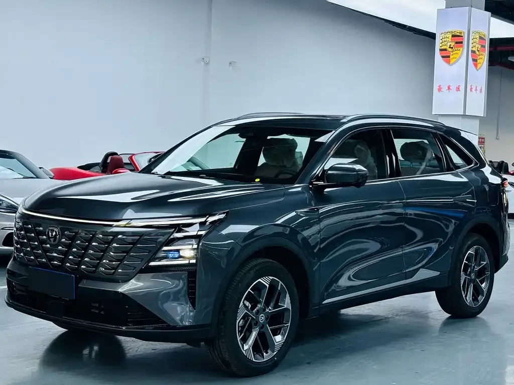 Changan CS75PLUS — фото 1