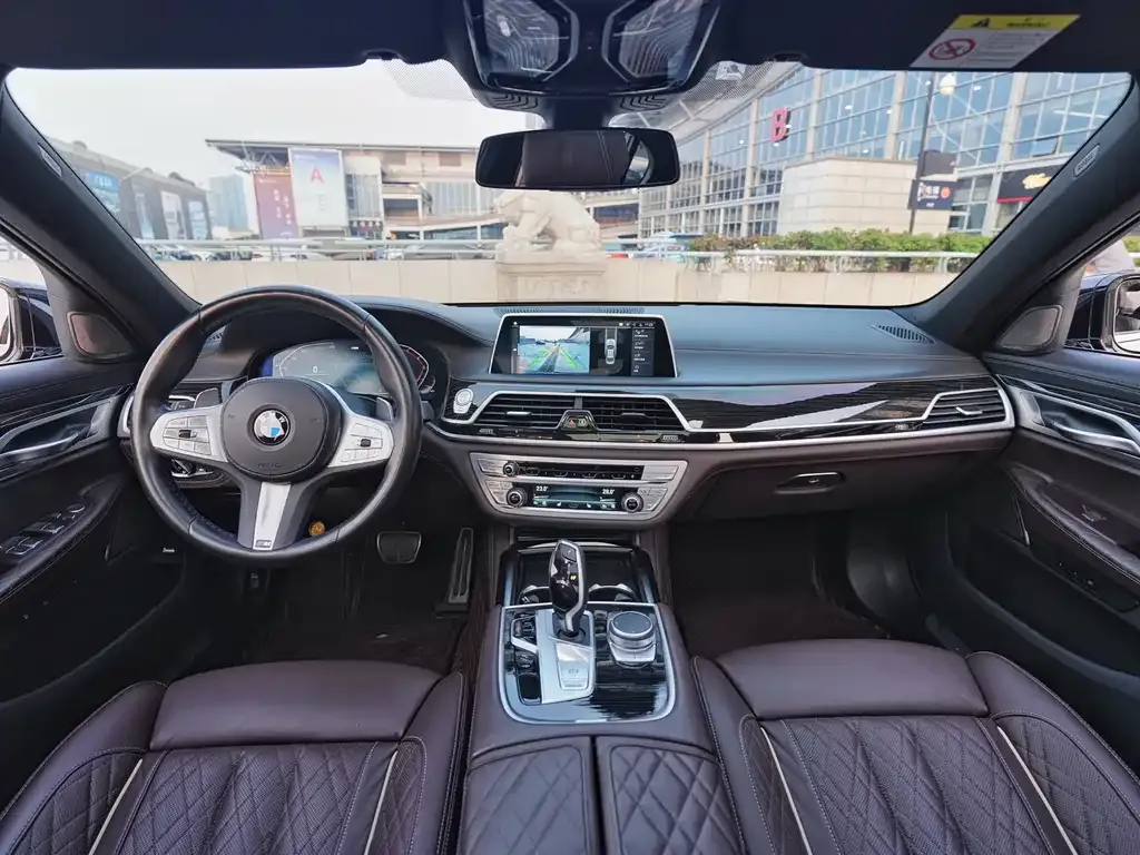 BMW 7 Series — фото 10