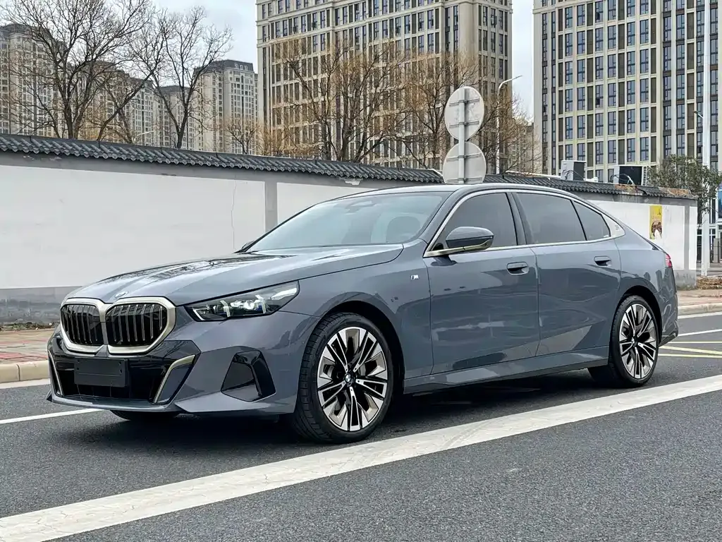 BMW 5 Series 2024 из CN, фото 1