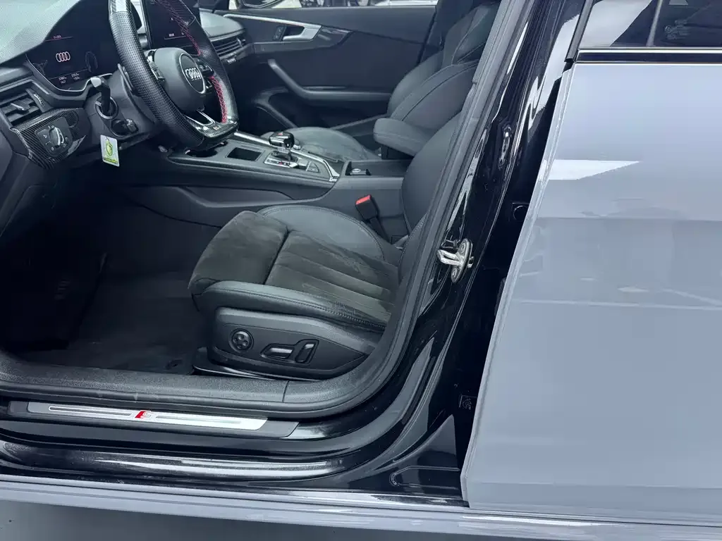 Audi A4L 2021 из CN, фото 7