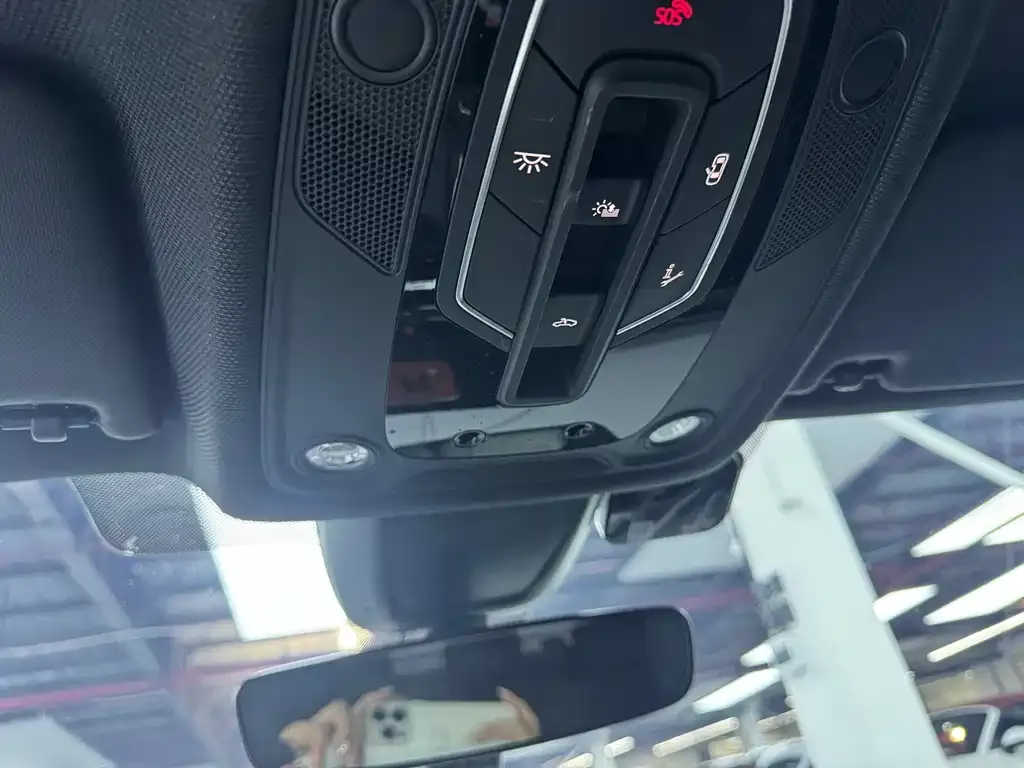 Audi A4L 2021 из CN, фото 5