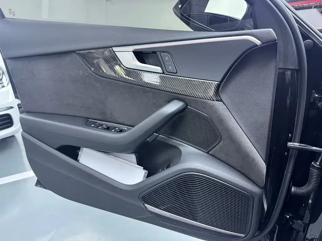 Audi A4L 2021 из CN, фото 6