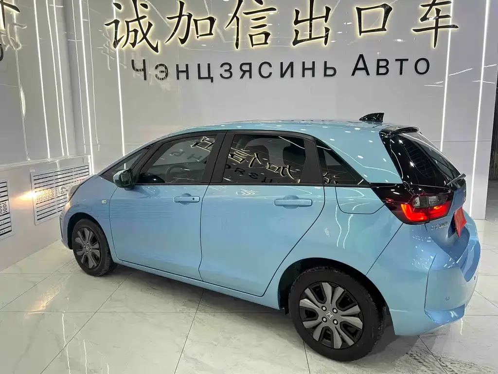 Honda Fit — фото 10