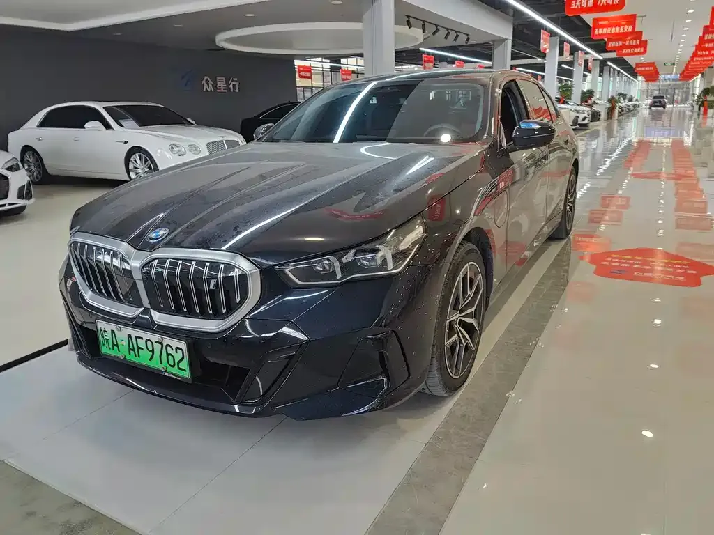 BMW i5 — фото 1