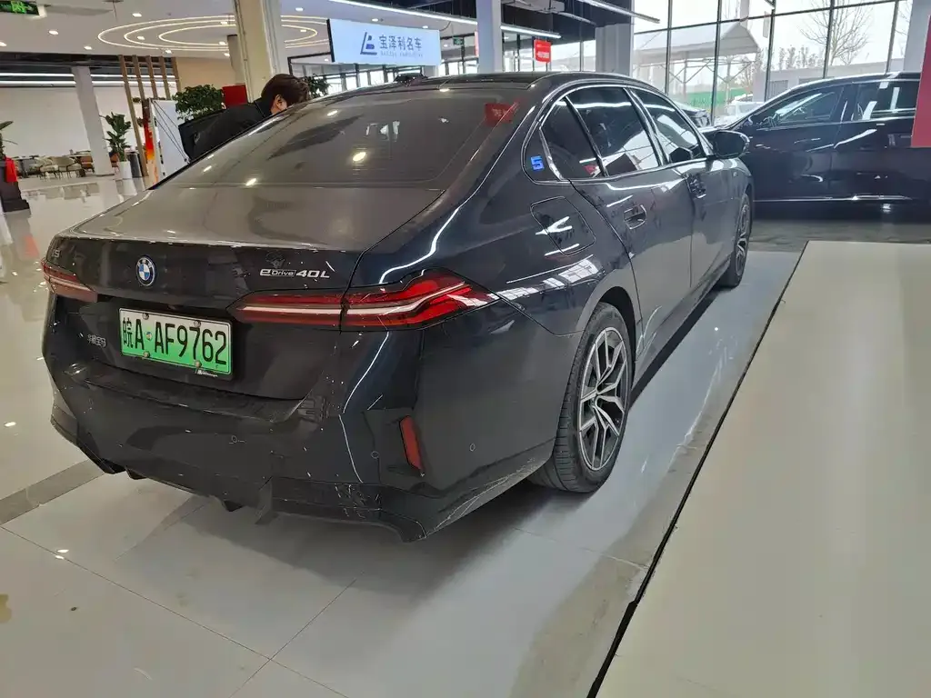 BMW i5 — фото 10