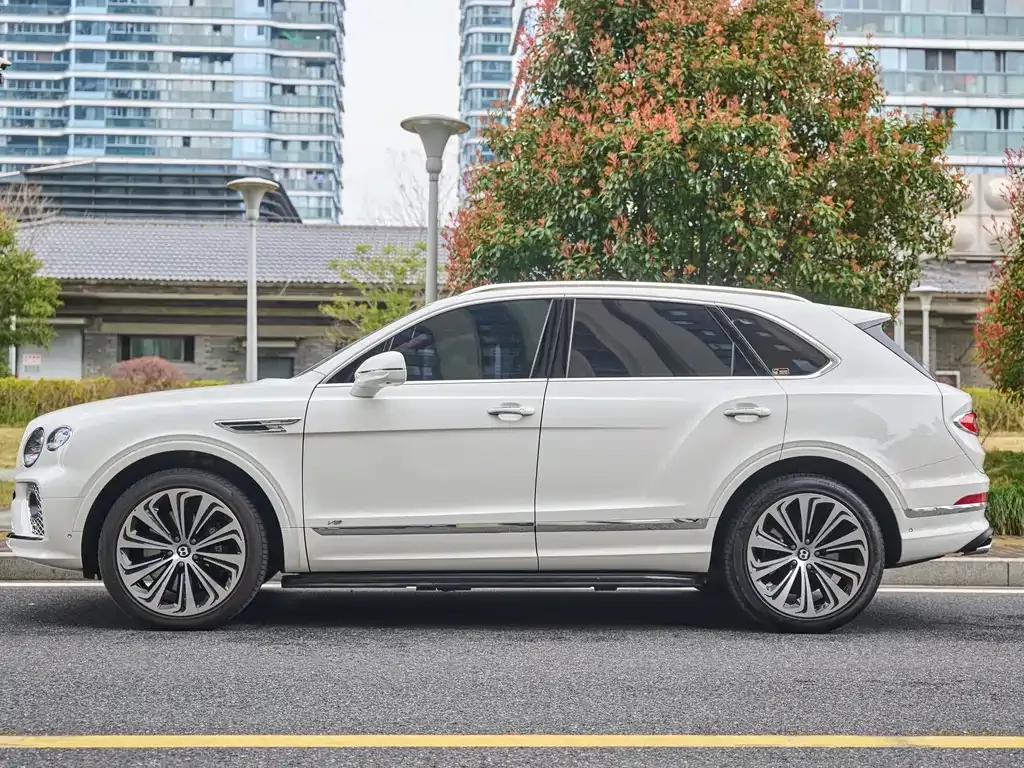Bentley Bentayga 2022 из CN, фото 9