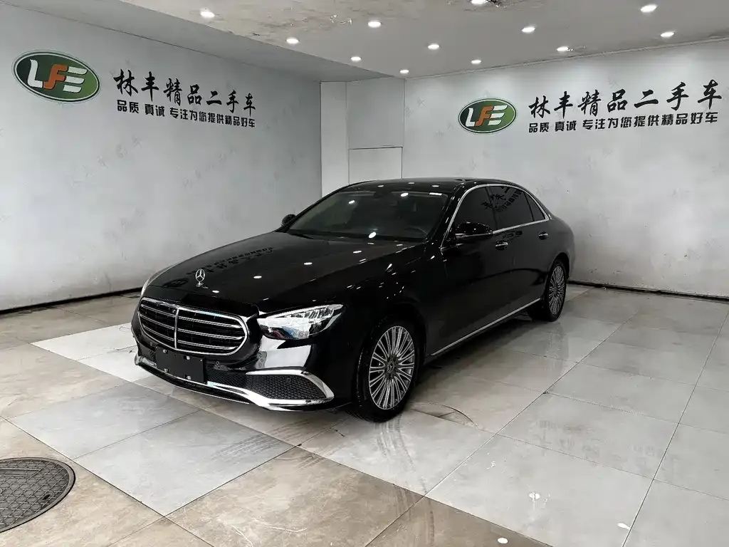 Mercedes-Benz E-Class — фото 1